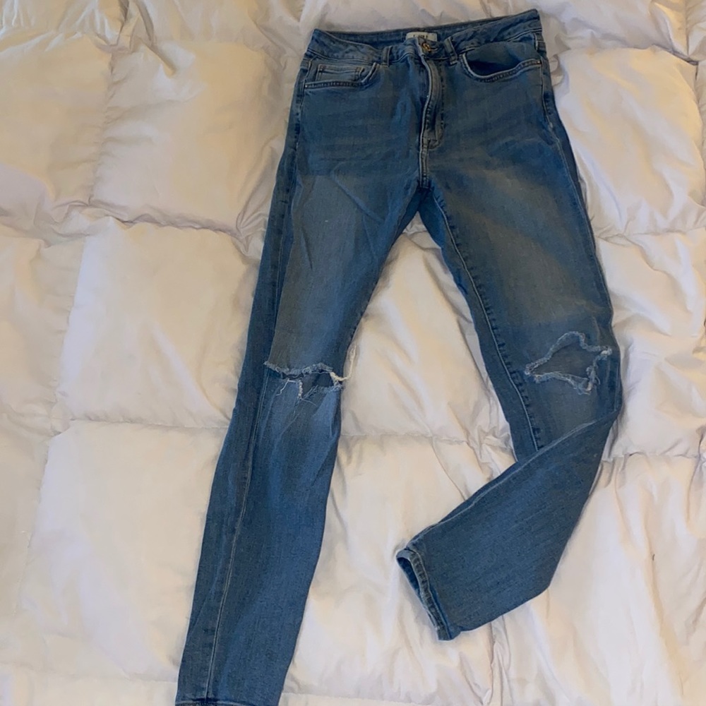 Forever 21, distressed high rise jeans, size 27
